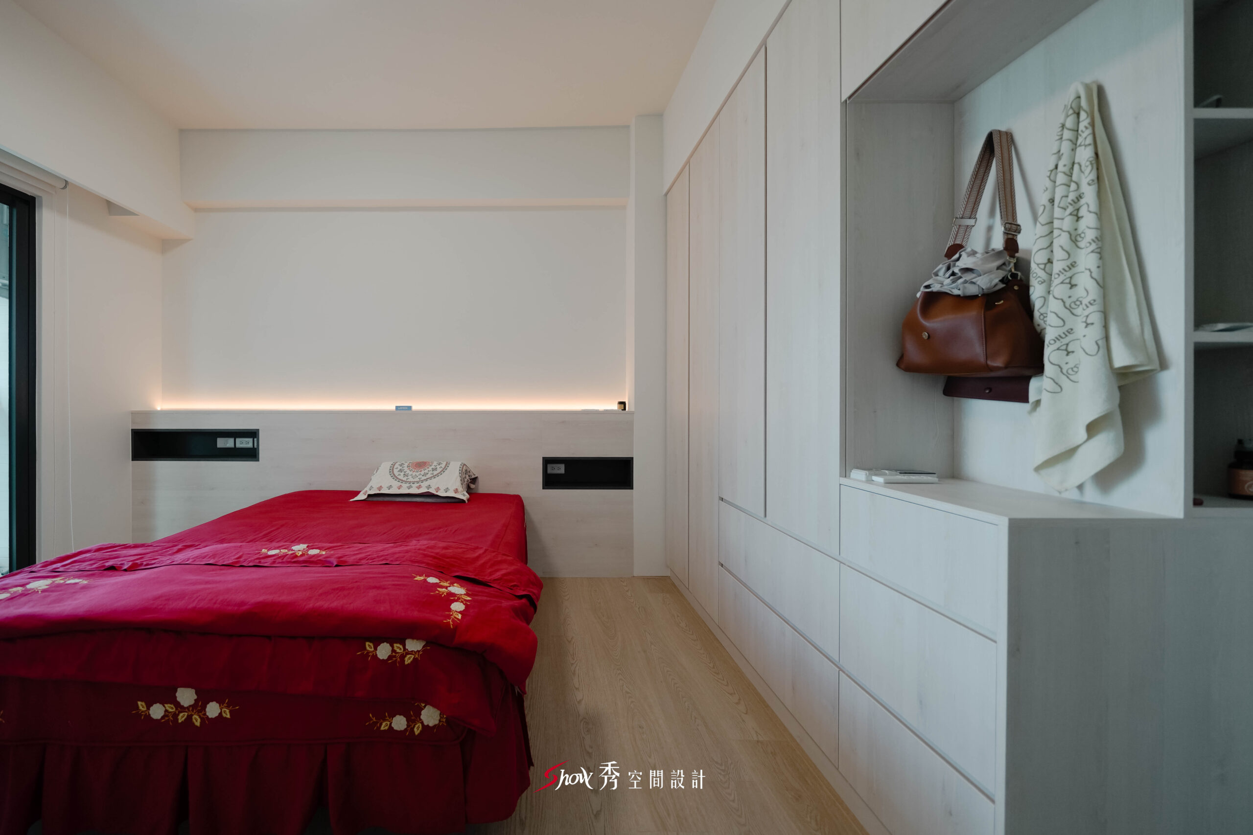 臥室系統櫃與掛衣區細節設計