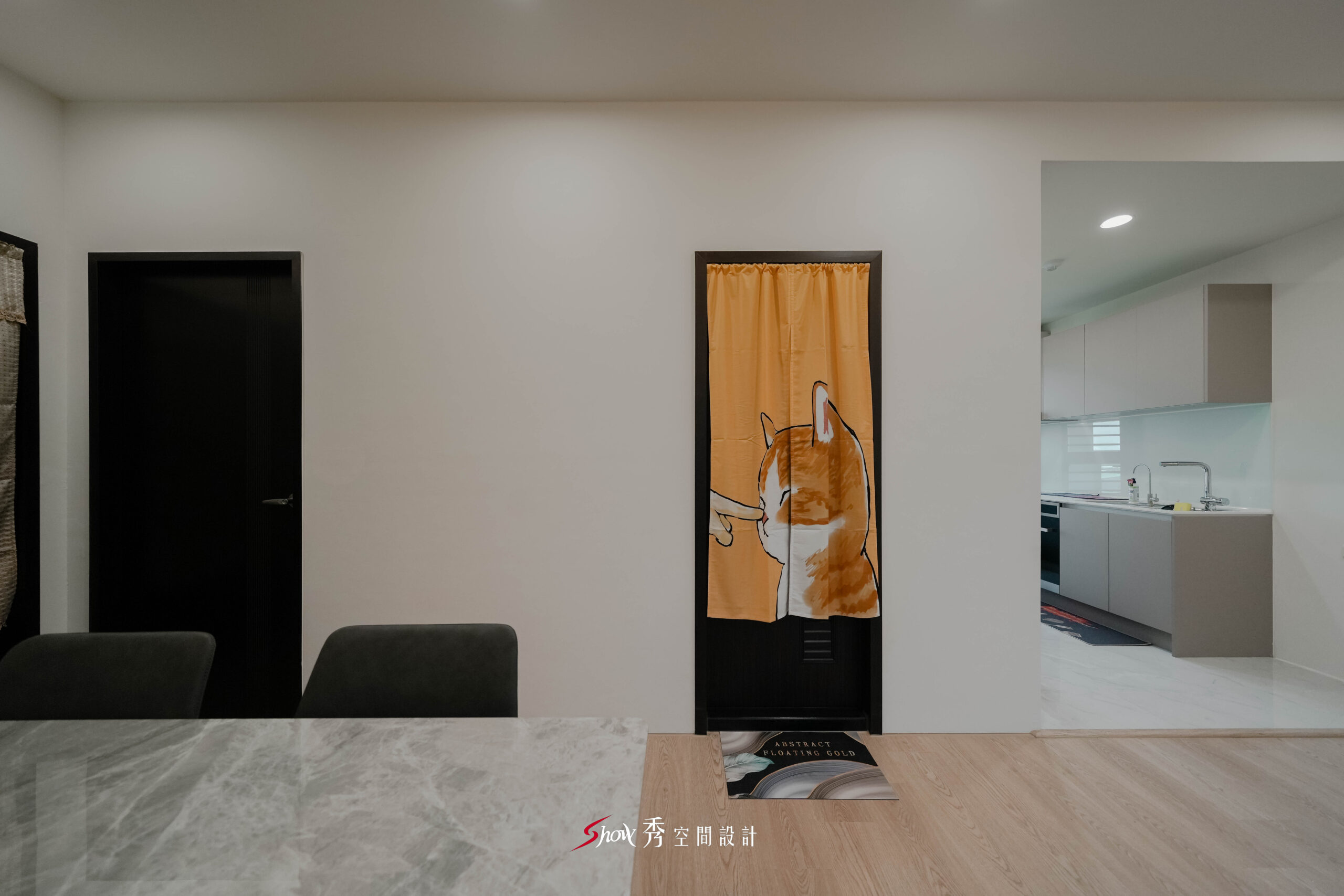 台南室內設計餐廳走道與門片配置