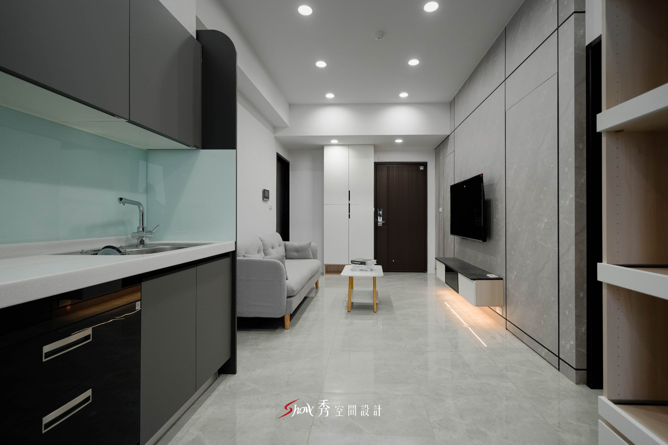 由廚房望向客廳的現代簡約住宅空間設計